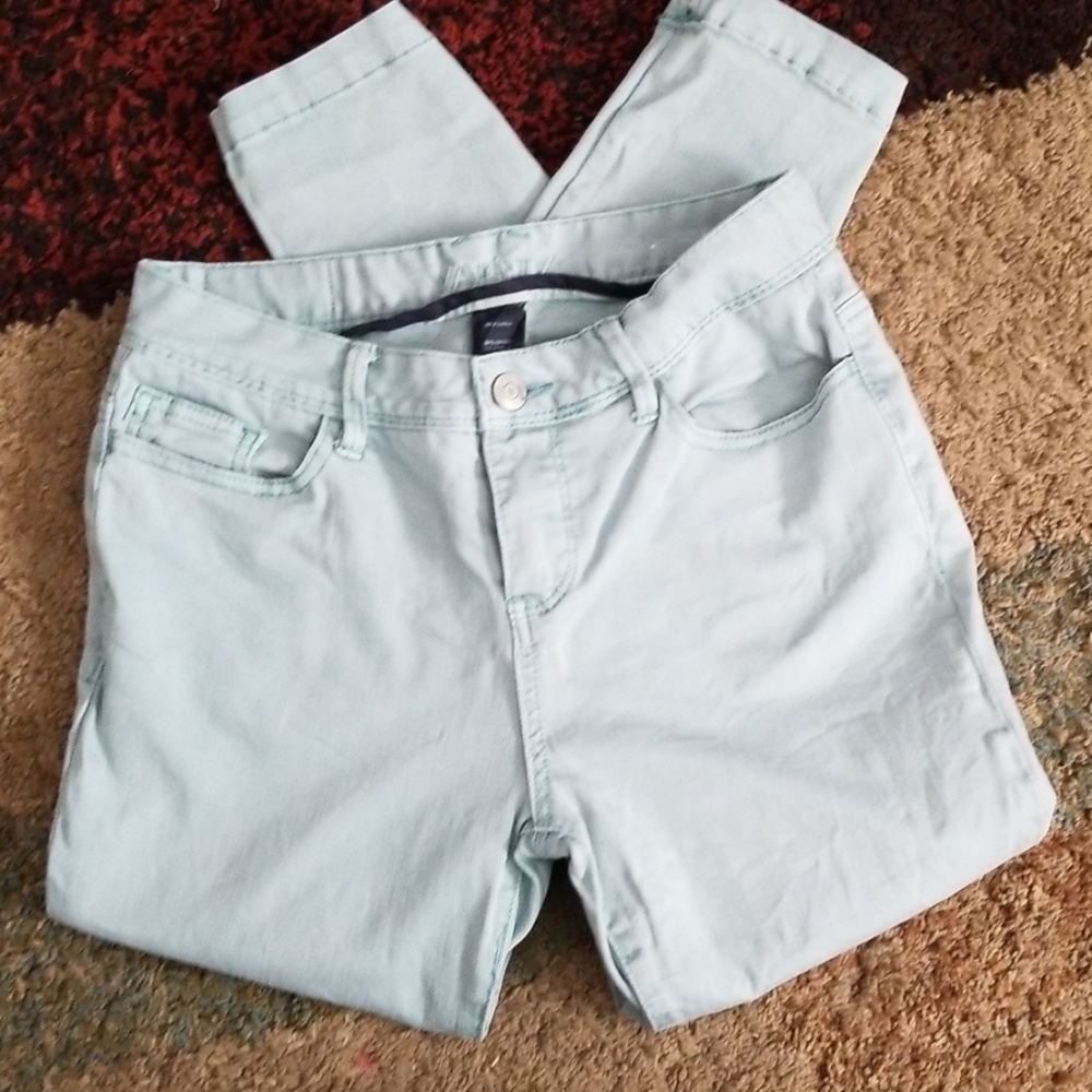Light washed mint green, ankle pant